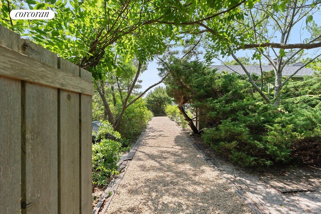 28 Beach Ave in Amagansett, NY - Foto de edificio