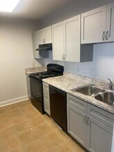 1600 Newport Pl, Unit 8 in Kenner, LA - Building Photo - Building Photo