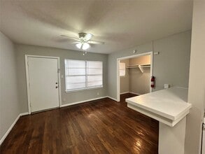 8807 Timberside Dr in Houston, TX - Building Photo - Building Photo