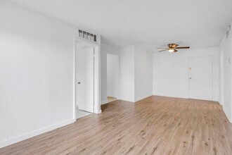 4801 NW 7th St, Unit 50316 in Miami, FL - Building Photo - Building Photo