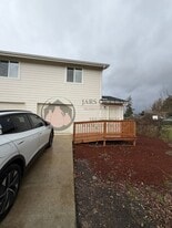 4393 Dover Ave NE in Salem, OR - Building Photo