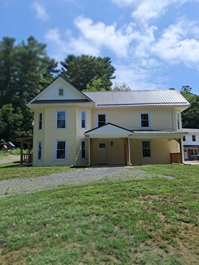 327 A 327 Sulphur Springs Rd in Chilhowie, VA - Building Photo - Building Photo