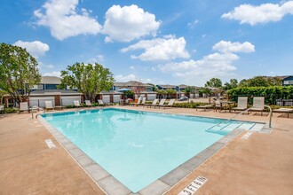 The Retreat Ft. Worth in Fort Worth, TX - Foto de edificio - Building Photo