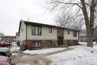 2816 Rudeen Close in Rockford, IL - Foto de edificio - Building Photo