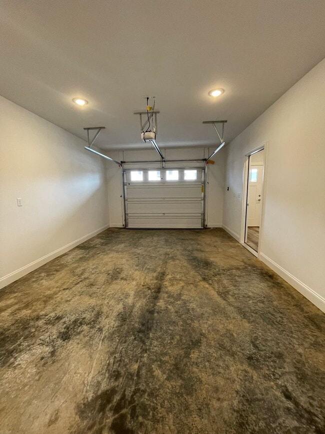 1110 Bluemoon Dr in Harrisonburg, VA - Building Photo - Building Photo