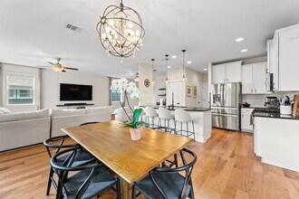 2216 Capulet St in Austin, TX - Foto de edificio - Building Photo