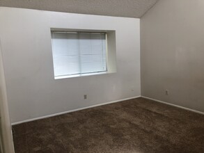 31373 The Old Rd in Castaic, CA - Building Photo - Building Photo