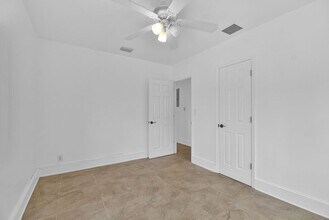 1328 N Andrews Ave in Fort Lauderdale, FL - Foto de edificio - Building Photo
