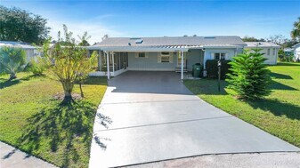 5229 Hartford Ln in Wildwood, FL - Building Photo