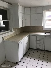 933 W Southern Ave-Unit -Apt 1 in Muskegon, MI - Building Photo - Building Photo