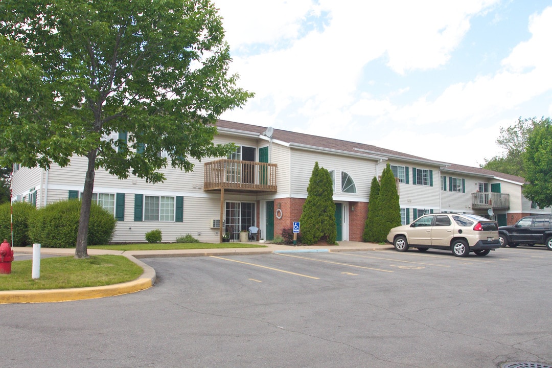 Oak Ridge Apartments in Wrightstown, WI - Building Photo