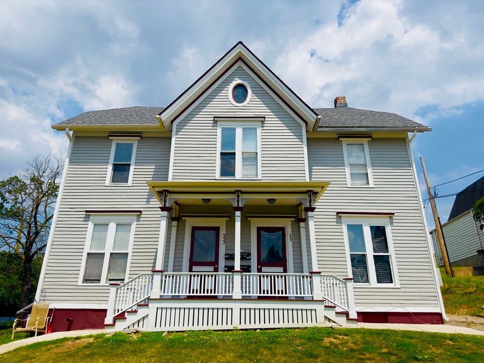 333 Raymond St in Elgin, IL - Building Photo