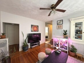 9 Amaranth Ave, Unit 1 in Medford, MA - Foto de edificio - Building Photo