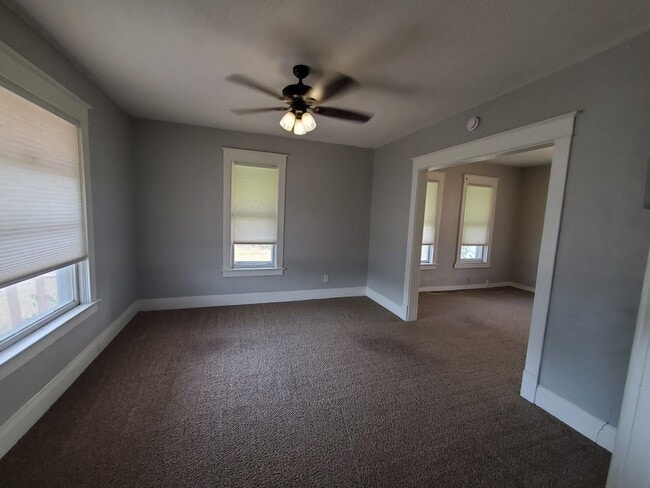 3807 4th Ave in Moline, IL - Building Photo - Building Photo