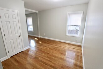 4 Draper St, Unit 3 in Boston, MA - Foto de edificio - Building Photo