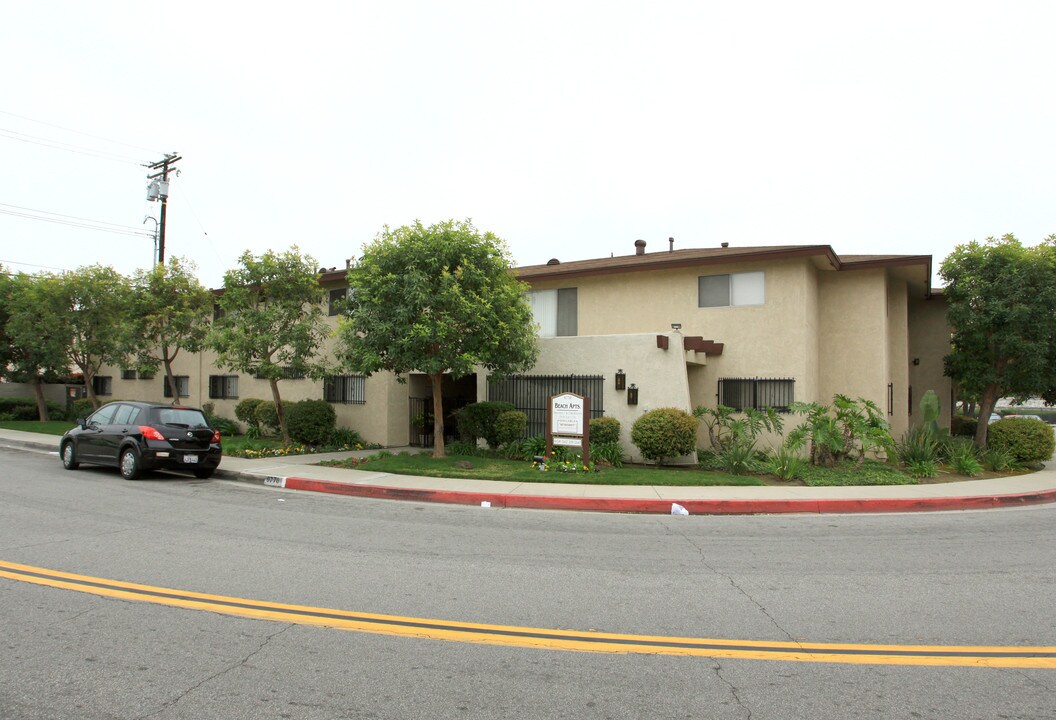 Beach Apartments in Bellflower, CA - Building Photo