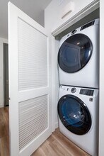 Park on First in Santa Ana, CA - Foto de edificio - Building Photo