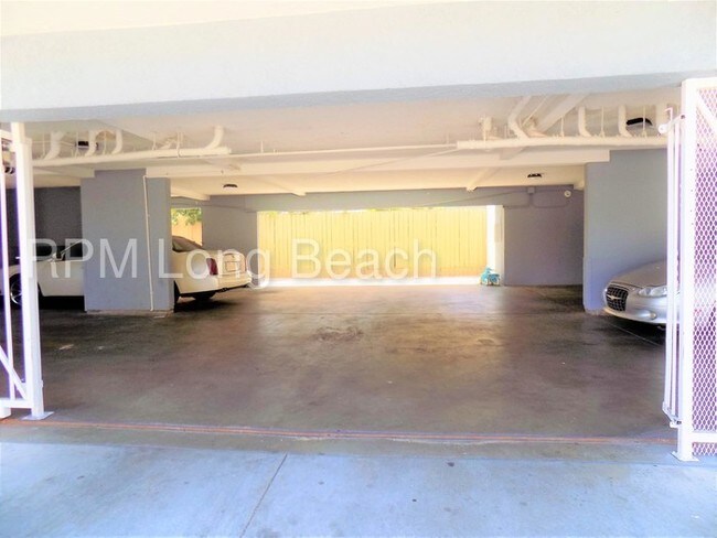 350 Tile Ave-Unit -202 in Long Beach, CA - Building Photo - Building Photo