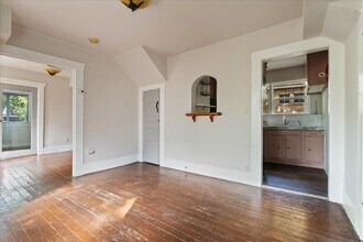 704 Franklin Blvd in Austin, TX - Building Photo - Building Photo