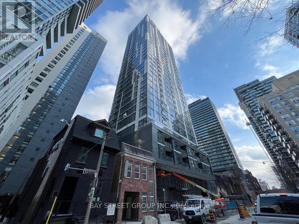 65-1865 Mutual St in Toronto, ON - Building Photo