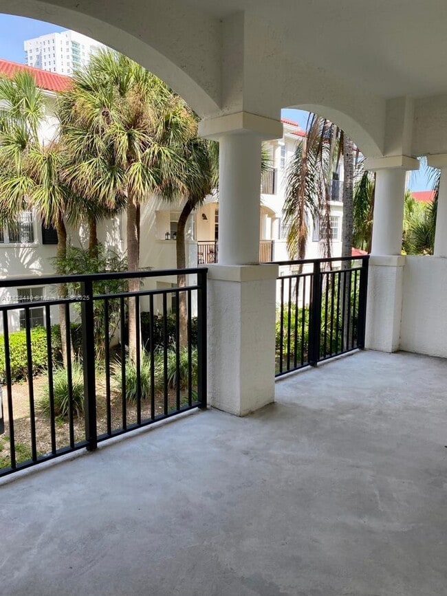 3115 NE 184th St in Aventura, FL - Building Photo - Building Photo