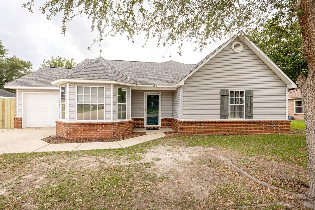 602 Ronda Ln in Ocean Springs, MS - Building Photo