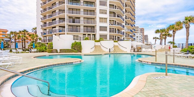 5640 Collins Ave, Unit 4D in Miami Beach, FL - Building Photo - Building Photo