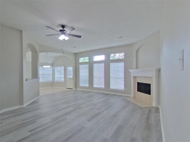 42 Wimberly Way in Conroe, TX - Building Photo - Building Photo