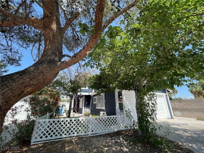 5005 Celebrity Cir in Las Vegas, NV - Building Photo - Building Photo