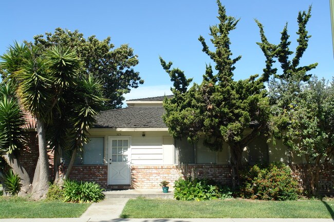 325 Greendale Way in San Jose, CA - Foto de edificio - Building Photo