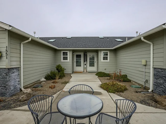 1549 SW Kalama Ave in Redmond, OR - Building Photo - Building Photo