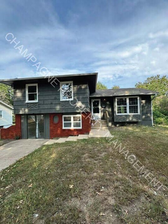 8901 Blue Ridge Blvd in Kansas City, MO - Building Photo