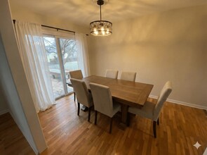 1900 Holly Way in Lansing, MI - Foto de edificio - Building Photo