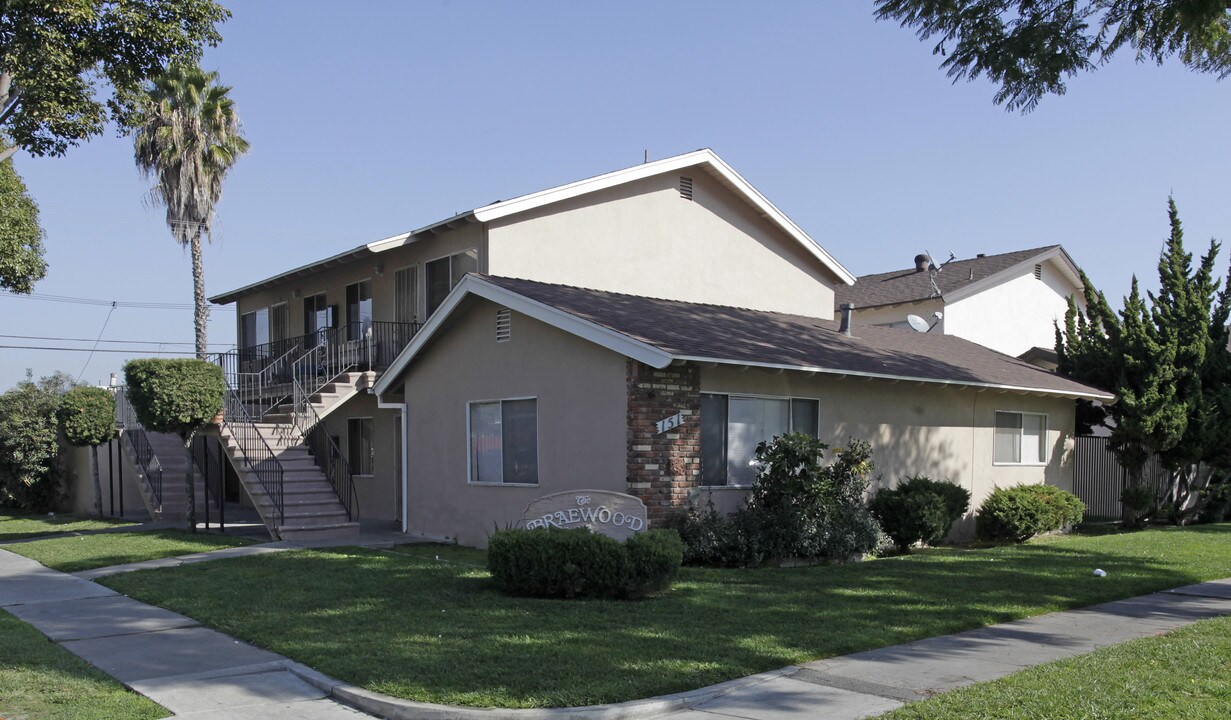 The Braewood in Fullerton, CA - Building Photo