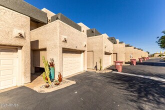 3030 Hayden Rd in Scottsdale, AZ - Building Photo - Building Photo