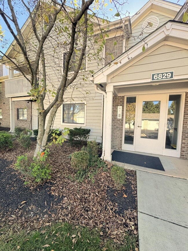 6829 Meadow Creek Dr in Columbus, OH - Foto de edificio - Building Photo