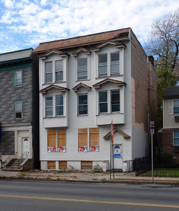 171-173 Elizabeth Ave in Newark, NJ - Building Photo