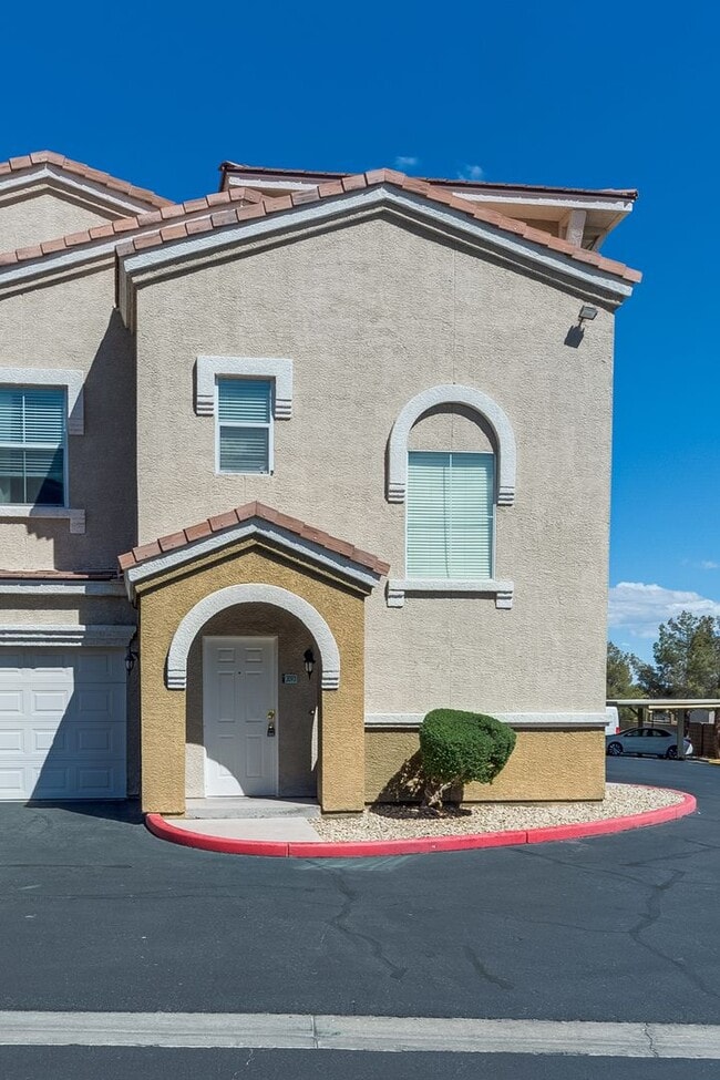 9975 Peace Way in Las Vegas, NV - Foto de edificio - Building Photo