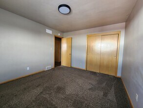 1220 10th Ave N in St. Cloud, MN - Building Photo - Building Photo