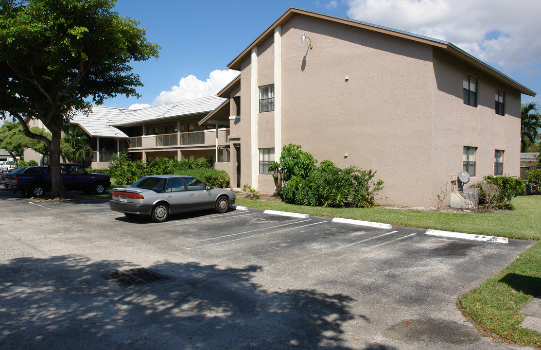 3763 Coral Springs Dr in Coral Springs, FL - Building Photo