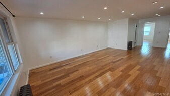 114-43 199th St in Queens, NY - Building Photo