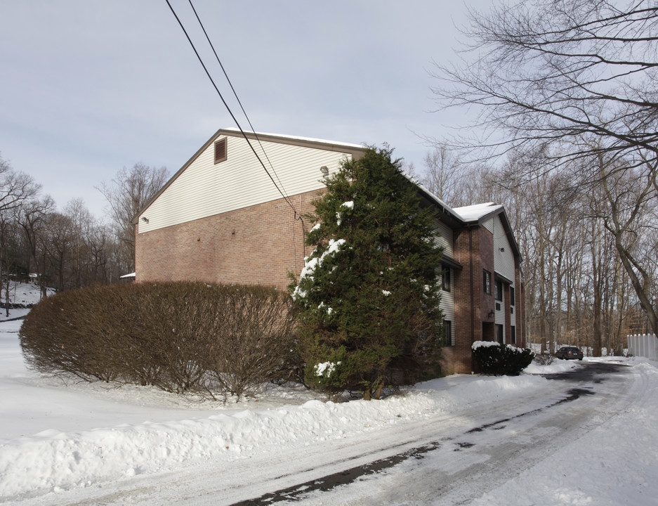 Rowayton Gardens in Norwalk, CT - Building Photo