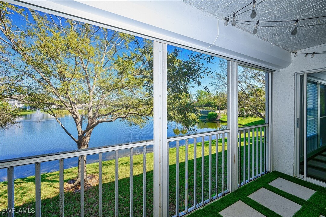 9580 Victoria Ln in Naples, FL - Building Photo