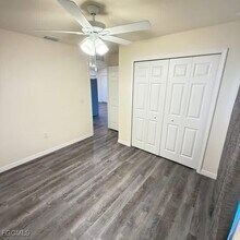 575 Oakshire Ln in Lehigh Acres, FL - Foto de edificio - Building Photo