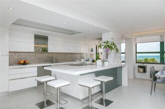 3 Grove Isle Dr in Miami, FL - Building Photo - Building Photo