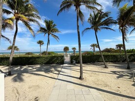 5005 Collins Ave, Unit 523 in Miami Beach, FL - Building Photo - Building Photo