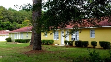 Pine Villa Apartments in Florence, SC - Foto de edificio - Building Photo