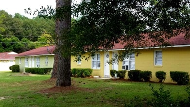 Pine Villa Apartments in Florence, SC - Building Photo - Building Photo