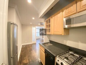118 Christopher St in New York, NY - Building Photo - Building Photo