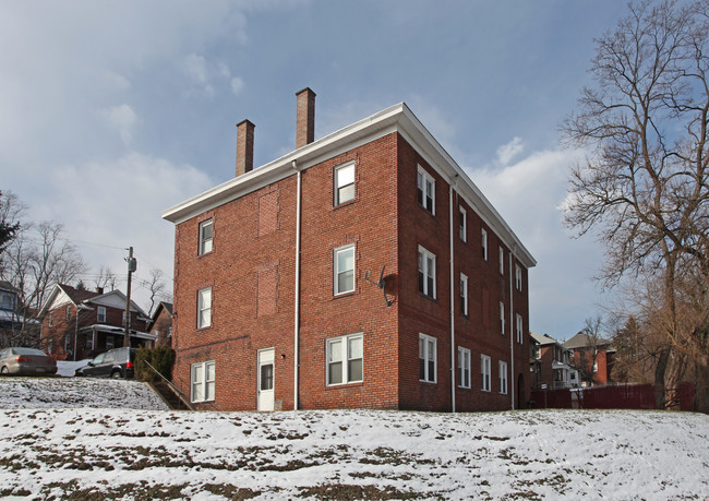 212 Pennsylvania Ave in Clairton, PA - Foto de edificio - Building Photo